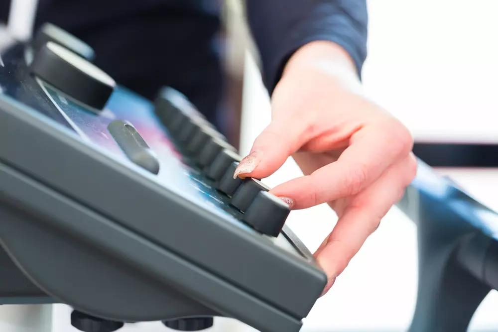 1 oder 3 Behandlungen à 45 Min.: EMP/RF Figurmanagement oder Beckenbodenstraffung für 1 Person (50% sparen) - Primary Image