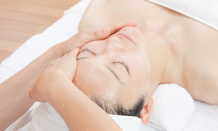 Masaje facial de 20 minutos con tratamiento facial y opción a manipedicura y presoterapia desde 19,95 € en Estética Domi