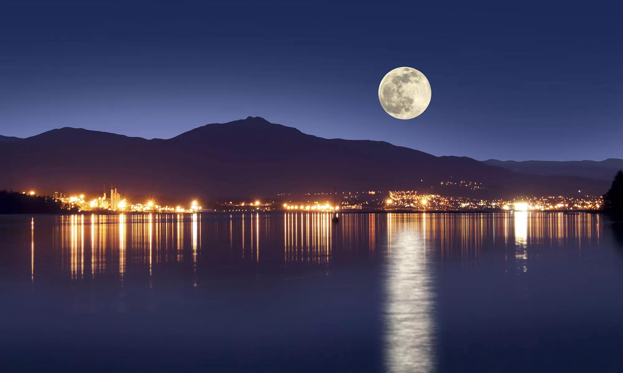 39,99 zł: 2 akry powierzchni Księżyca z imiennym certyfikatem, mapą i fotoksiążką z Moon Register.com (zamiast 64 zł) - Primary Image