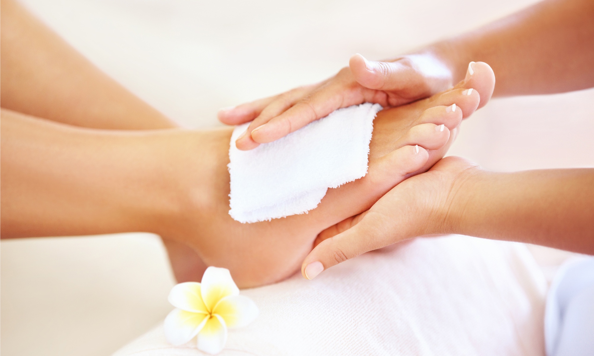 40 bis 55 Min. Intensive Pediküre mit optionalem Lack für 1 Person