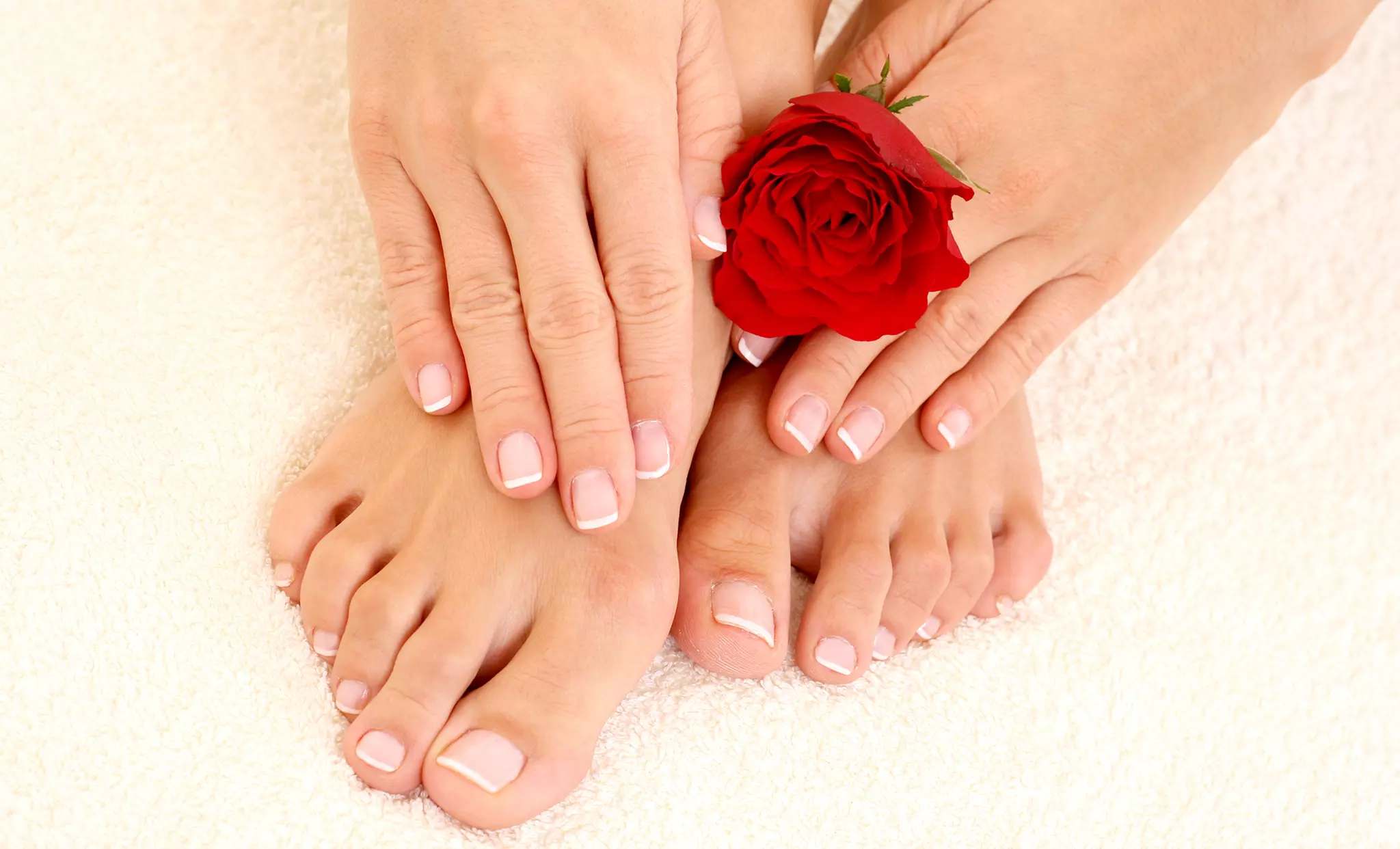 60 Min. Maniküre oder Pediküre oder 120 Min. Mani- und Pediküre bei Auszeit Frechen (bis zu 52% sparen*) - Primary Image