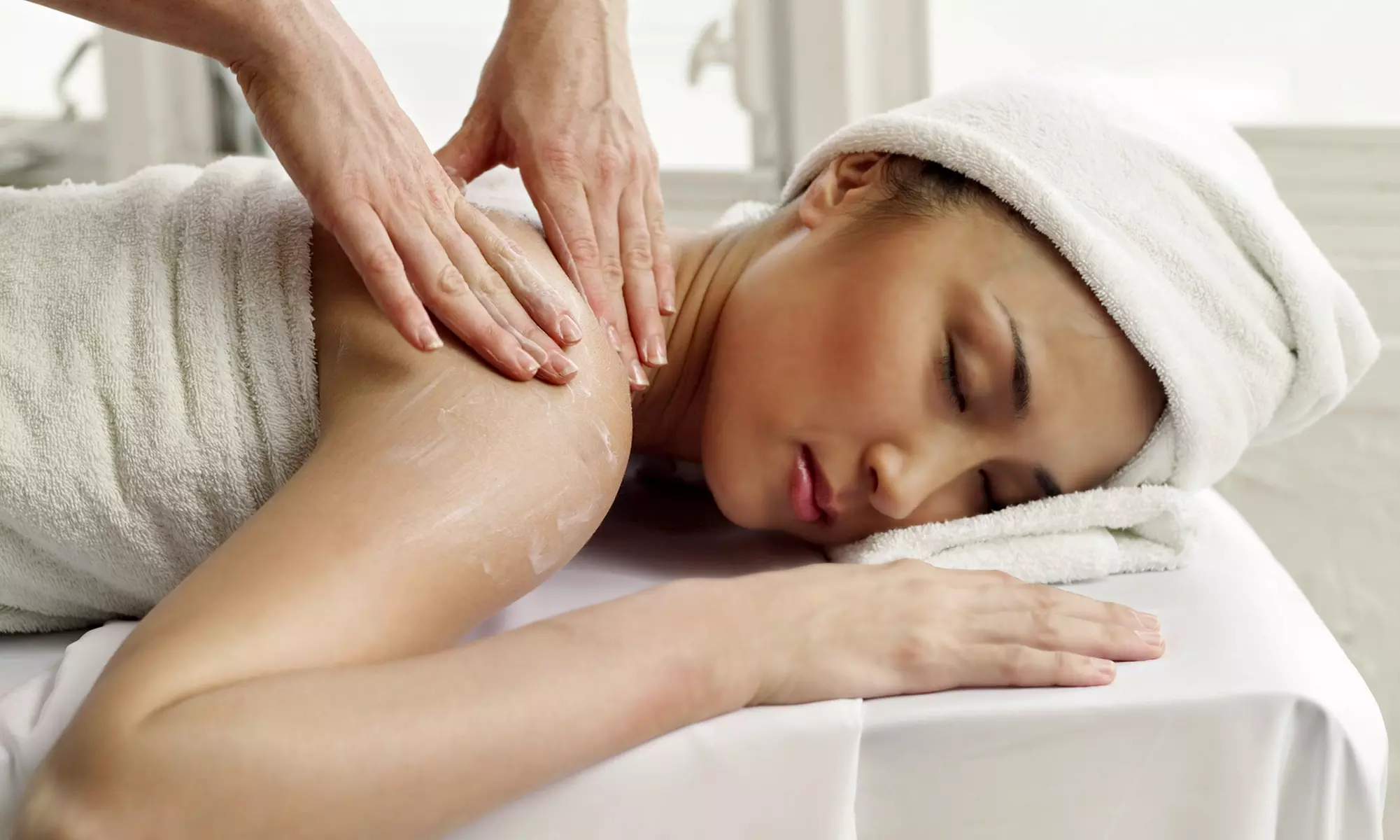 Bis zu 41% Rabatt auf den Massage – Ganzkörpermassage bei Papillon Ayurveda Kosmetik And  Wellness Institut - Primary Image