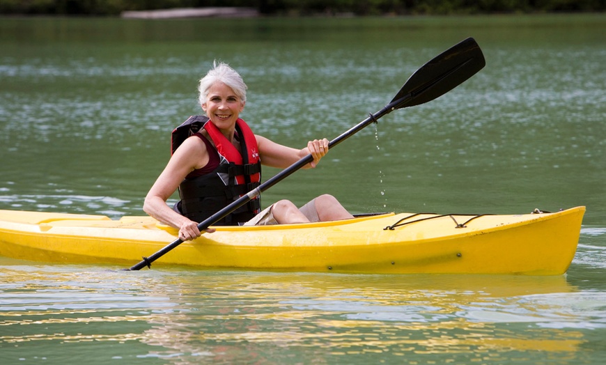 Image 2: One-Hour Kayaking Experience