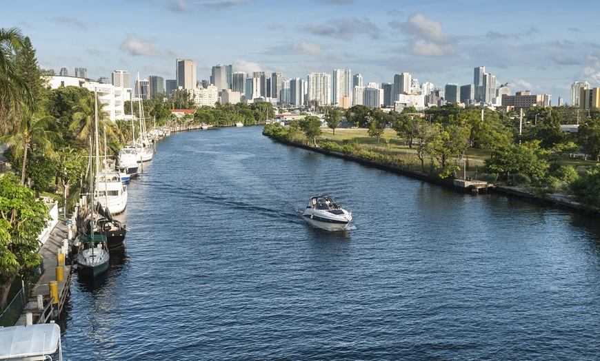 Image 2: Luxury Yacht Party for Up to 13 People – Miami, FL