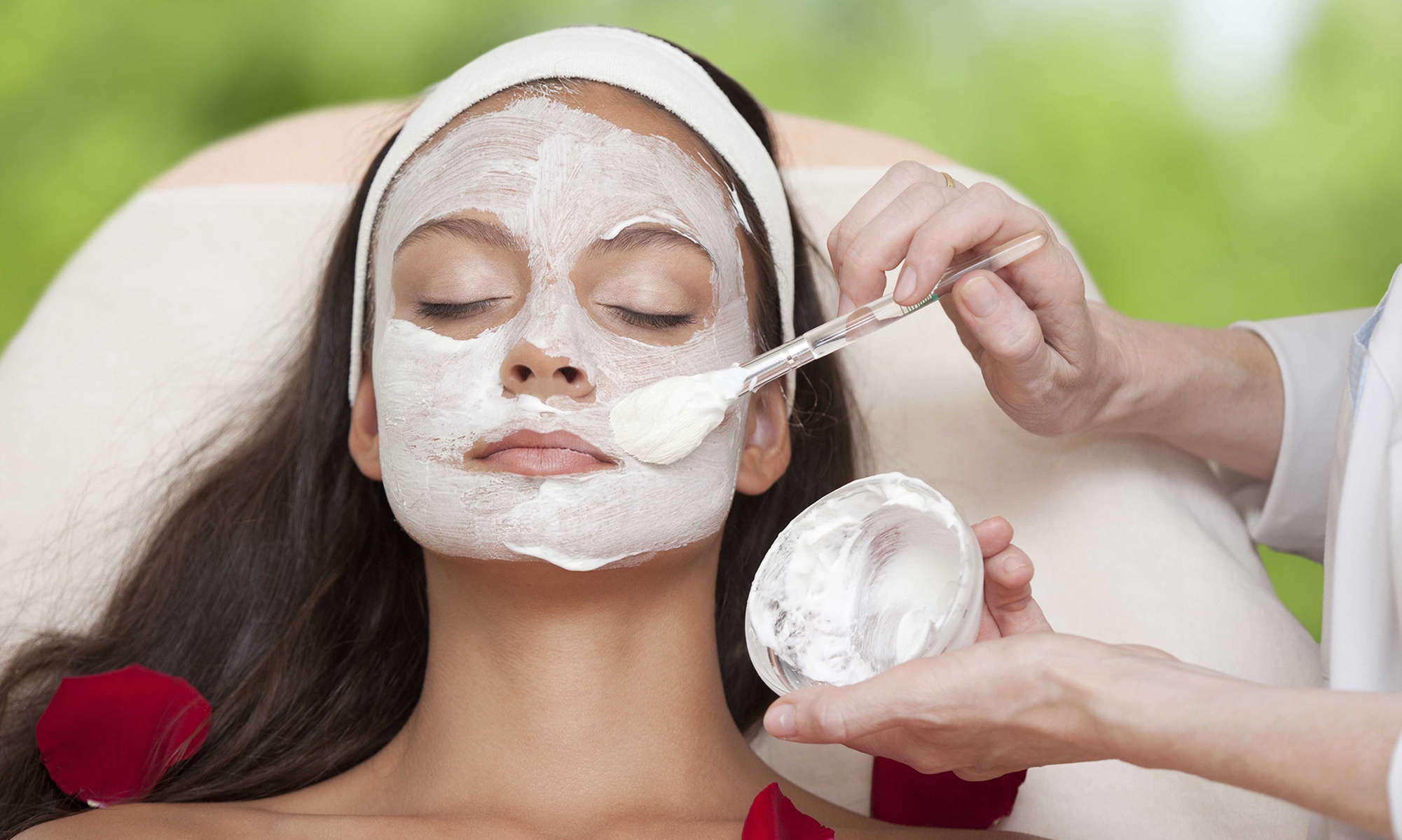 Efektywne oczyszczanie twarzy, szyi i dekoltu w kilku etapach