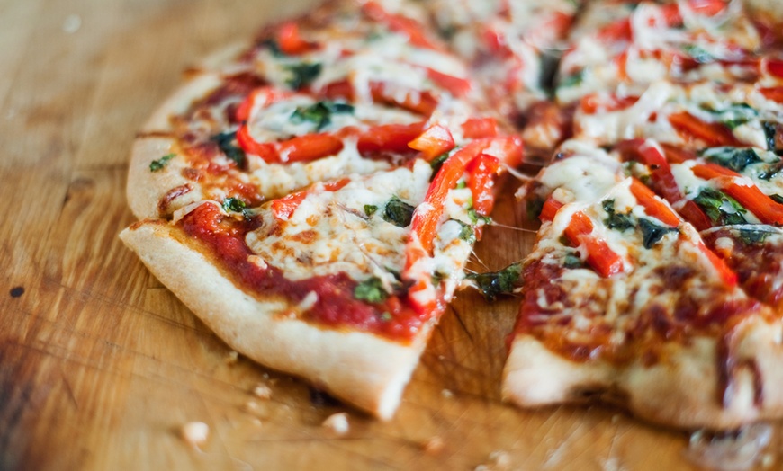 Image 1: Pizza con antipasto, dolce e birra