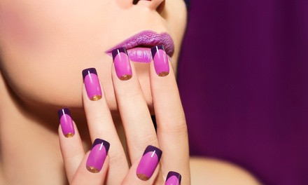 Cuida tus uñas: Manicura con esmaltado tradicional o semipermanente / 1 sesión - Amparo Yanet Aveiga