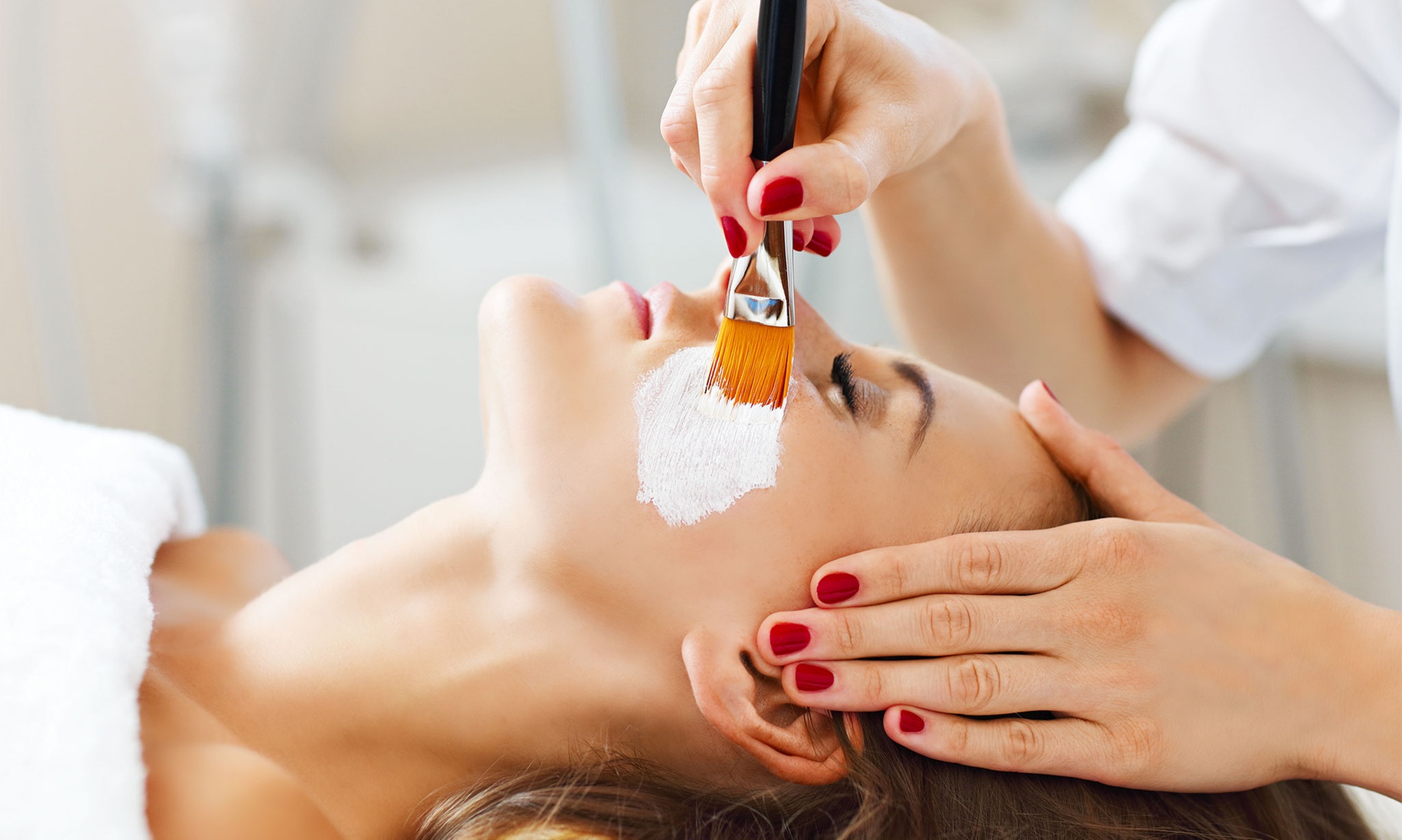 Unleash Your Radiance with a Deep-Pore Cleansing Facial