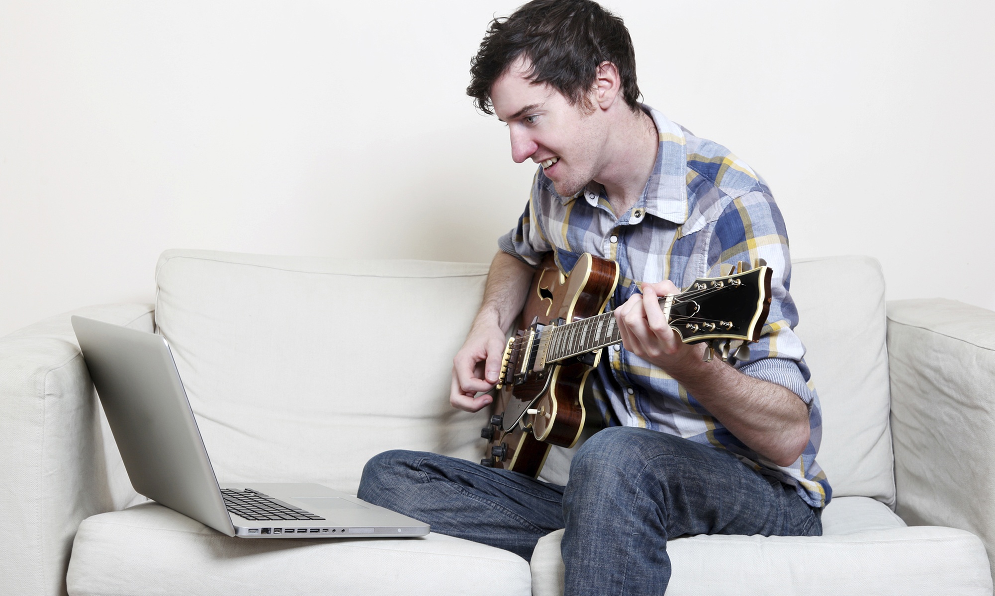 Enhance Skills with Personalized Virtual Guitar Sessions