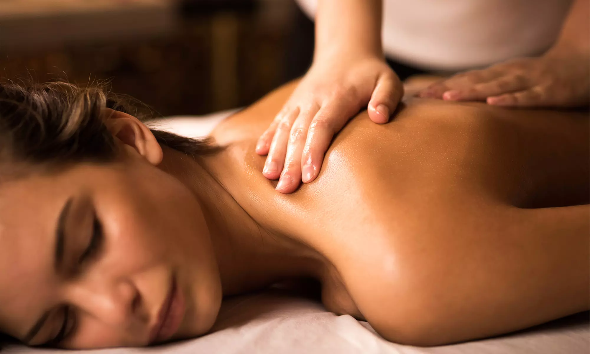 Chwila odprężenia: profesjonalne masaże relaksacyjne i terapeutyczne