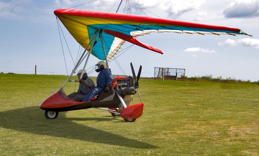 Image 1: Volo in deltaplano a motore