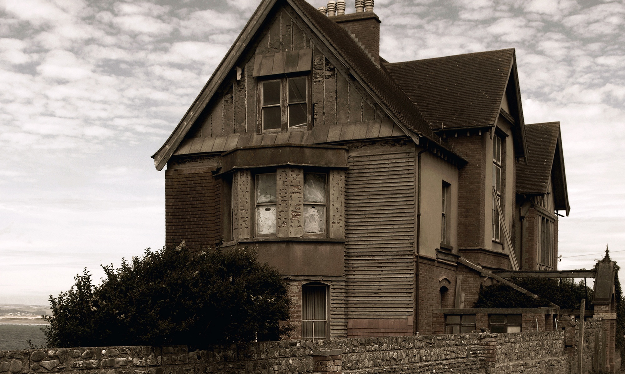 Explore Ghostly Haunts: 90-Minute Ghost Tour