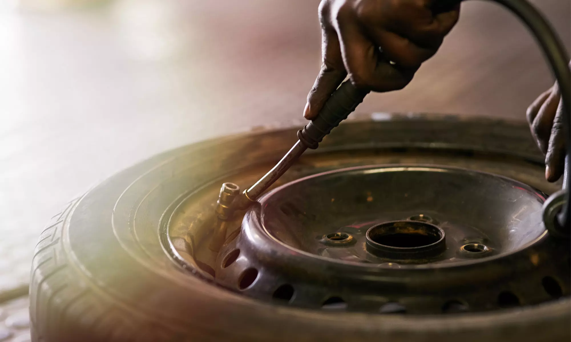 Radwechsel inkl. Auswuchten und Wintercheck für 1 Pkw (25% sparen) - Primary Image