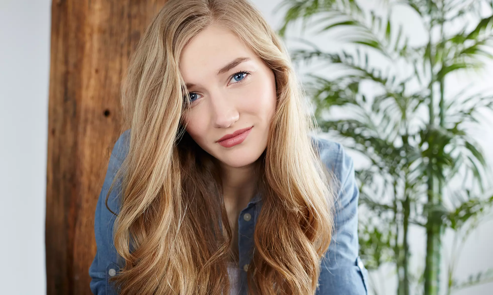 Enjoy a Women's Dry Cut, Blowdry, Highlights, and Style at Raw Hair Studioo (Up to 65% Off) - Primary Image