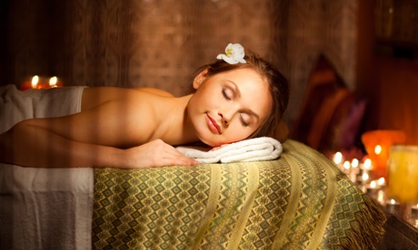 Der Reisen:60 Min. traditionelle Ganzkörper-Thai-Massage im Dahlia Spa (27% sparen*)