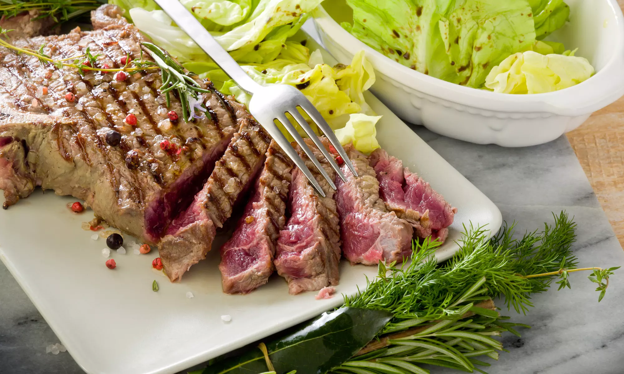 Authentische sächsische Speisen in historischer Dorfidylle genießen