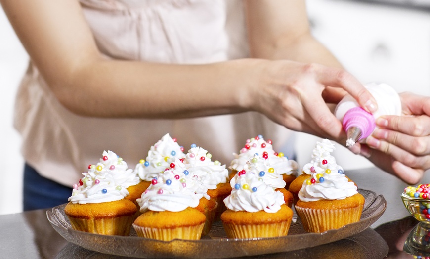 Image 1: Cake and Cupcake Decorating Course for Beginners