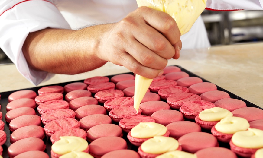 Image 1: Atelier confection de macarons