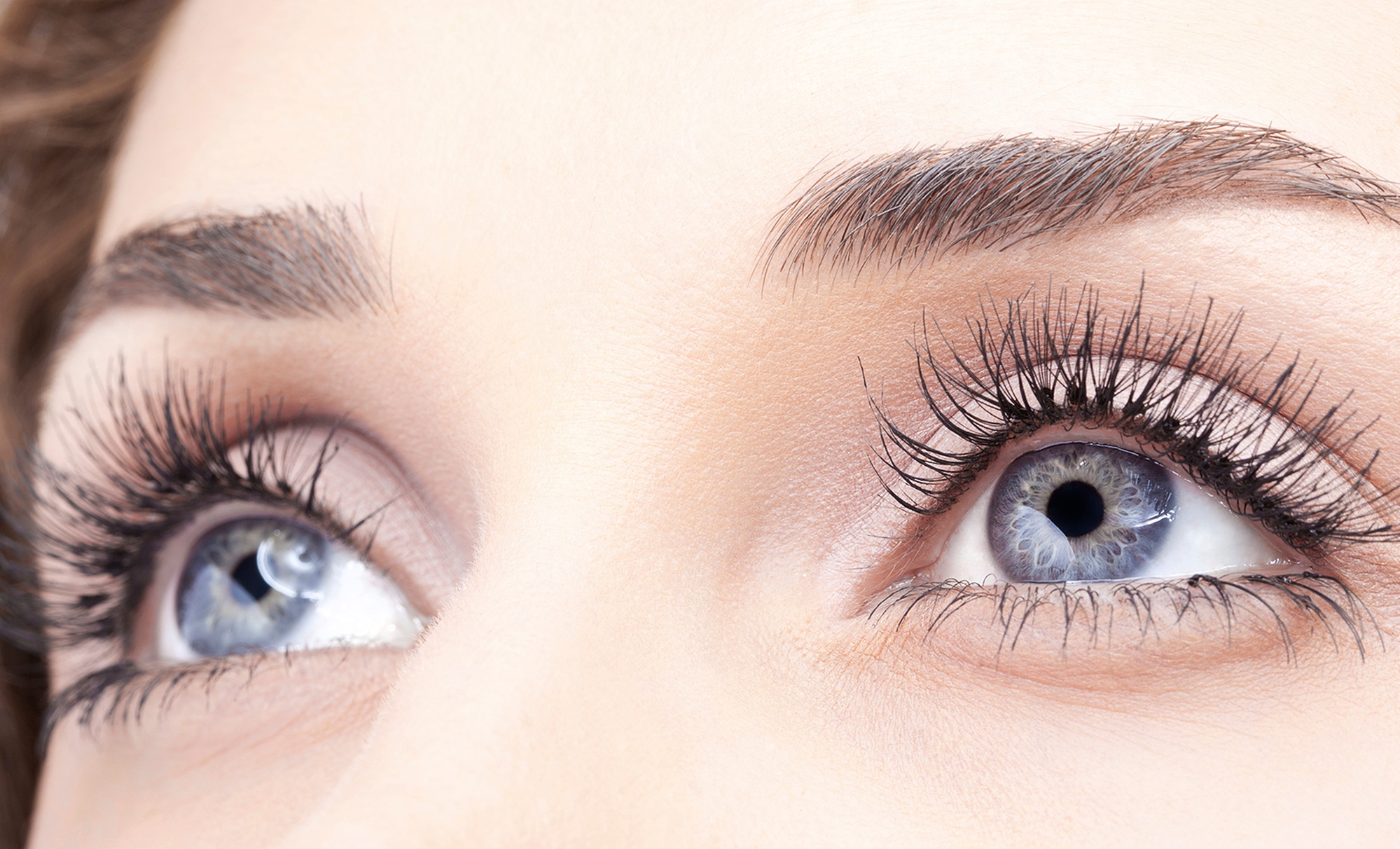 Teinture des cils et des sourcils avec épilation