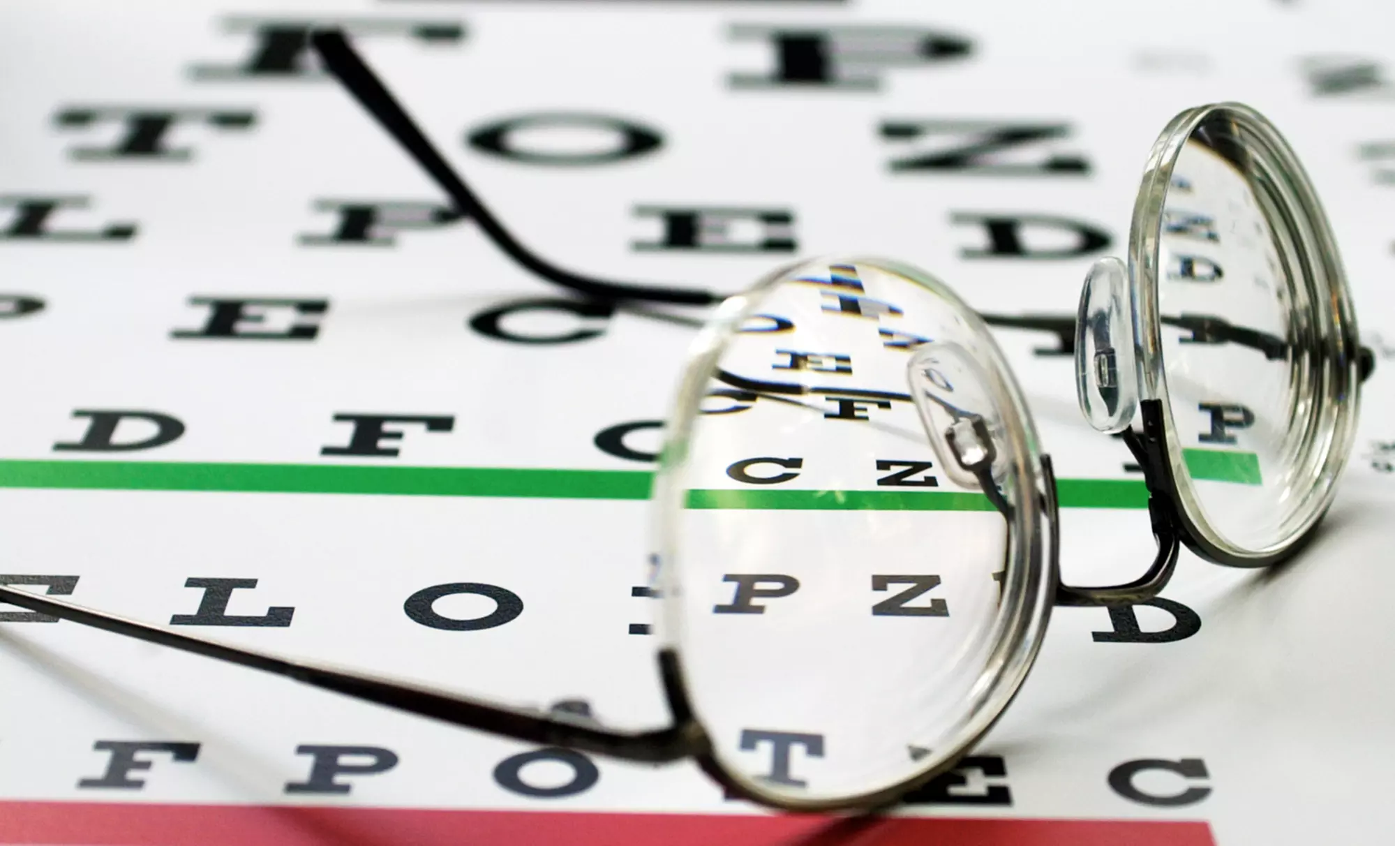 Occhiale completo con montature di marca e lenti monofocali o progressive da Ottica Curcio (sconto fino a 79%) - Primary Image