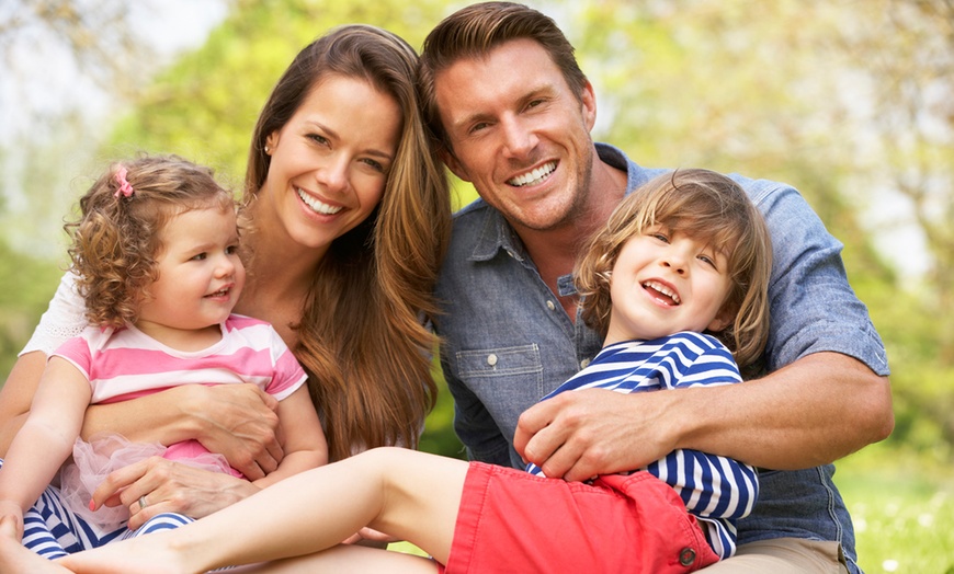 Image 2: Family Photoshoot with Prints 