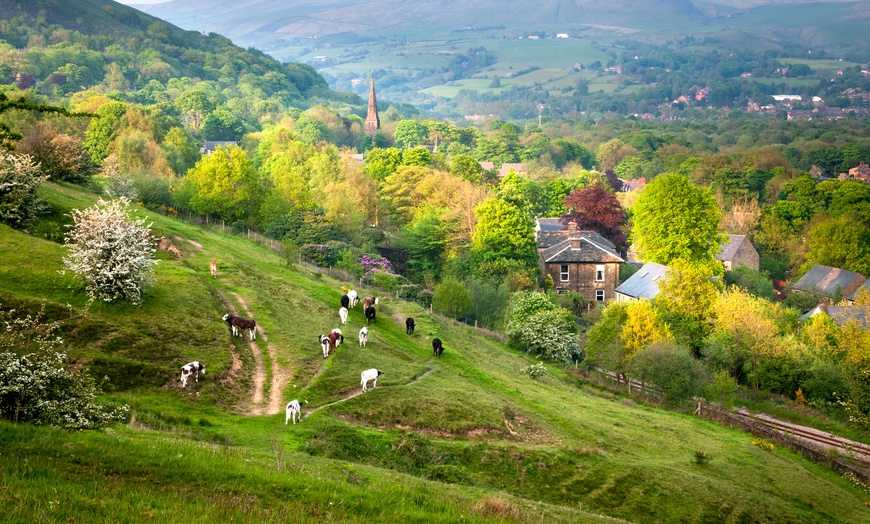 Image 12: 4* Peak District Stay with Breakfast