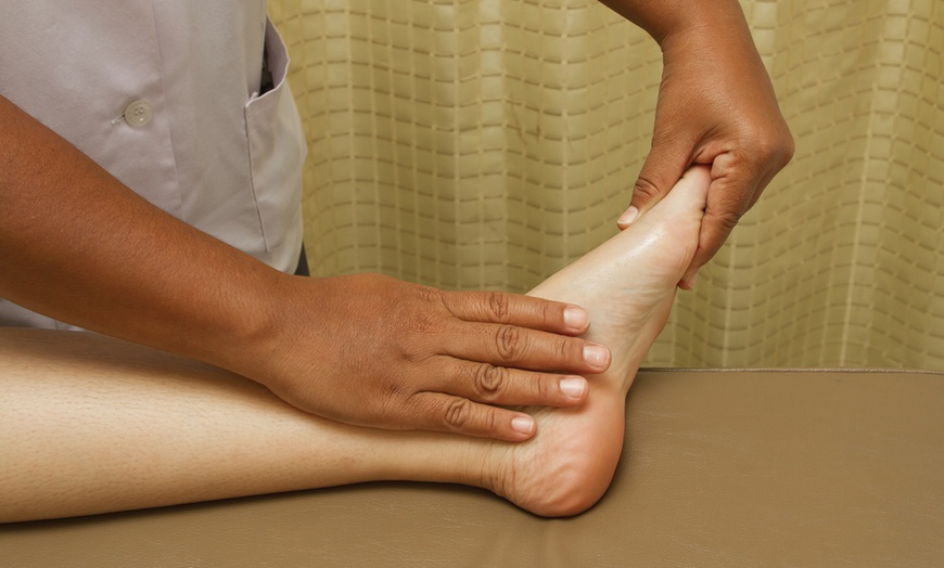 Image 1: Jusqu'à 50% de remise sur Massage - Pieds chez [RSBE] Réflexo'Santé & Bien-Être