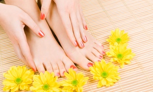 Poseidon Beauty Spa: 3 manicure e pedicure con applicazione smalto classico o semipermanente da Poseidon Beauty Spa (sconto fino a 88%)