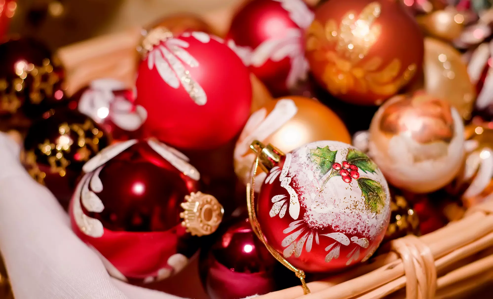Single-Day Admission for Two or Four to Christmas Gift & Hobby Show on November 5–9 (Up to 31% Off) - Primary Image