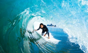 Surfadictos: Actividad de 2 horas de duración de surf para 2, 4 o 6 personas desde 19,90€ con Surfadictos