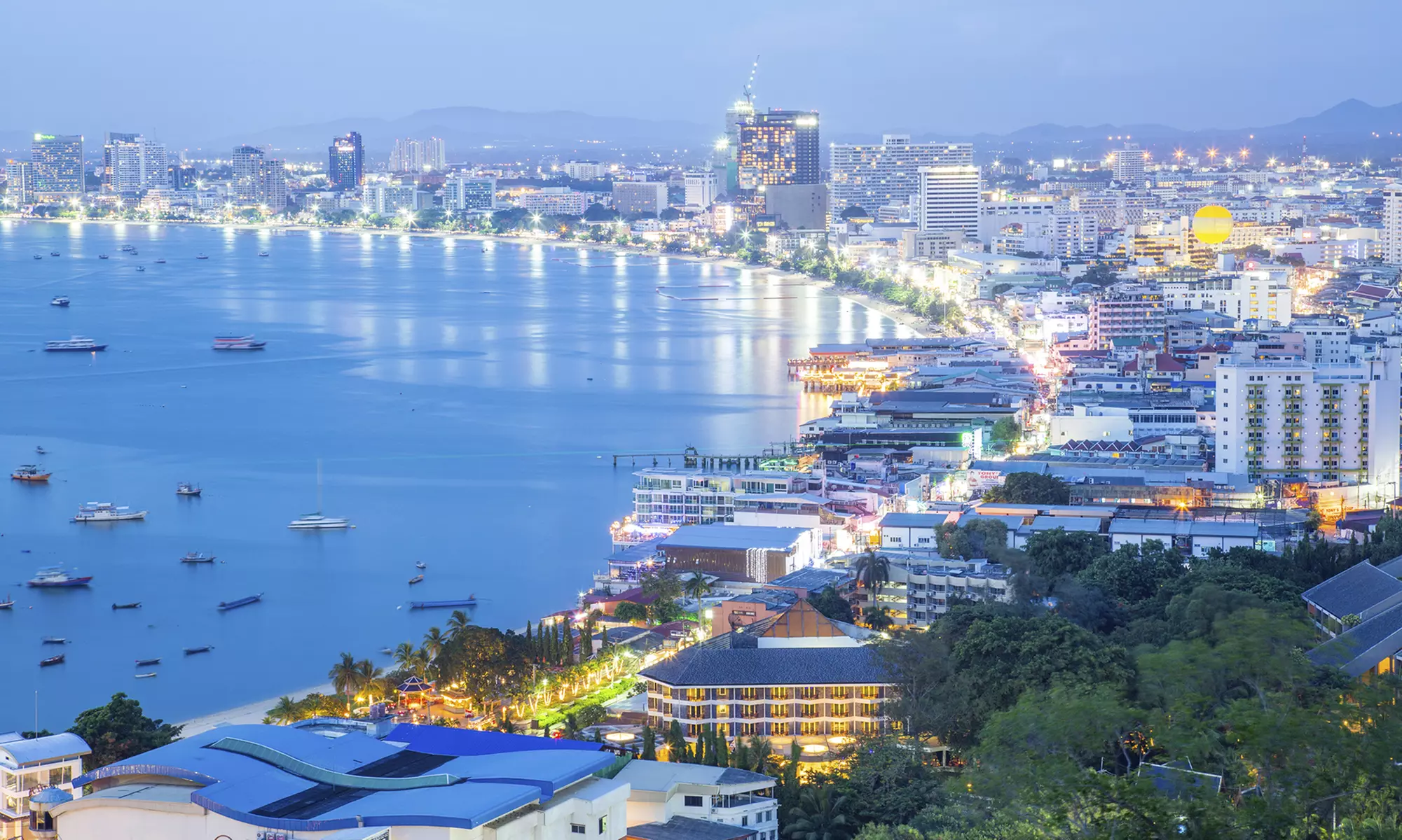 ✈ 12-Day Thailand & China Vacation with Air from Intertrips