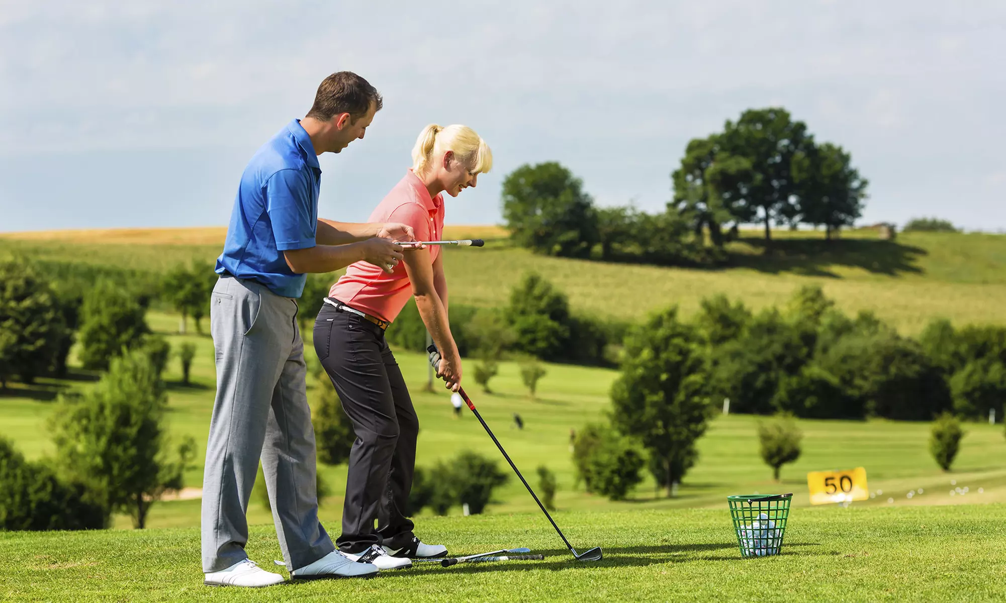 2 Std. Golf-Schnupperkurs für Anfänger inkl. Ausrüstung & Golf-Trainer für 1, 2 oder 4 Personen (bis 54% sparen) - Primary Image