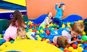 Astiaventura: Entrada a parque de ocio infantil Astiaventura con merienda para uno o dos niños desde 4,95 €