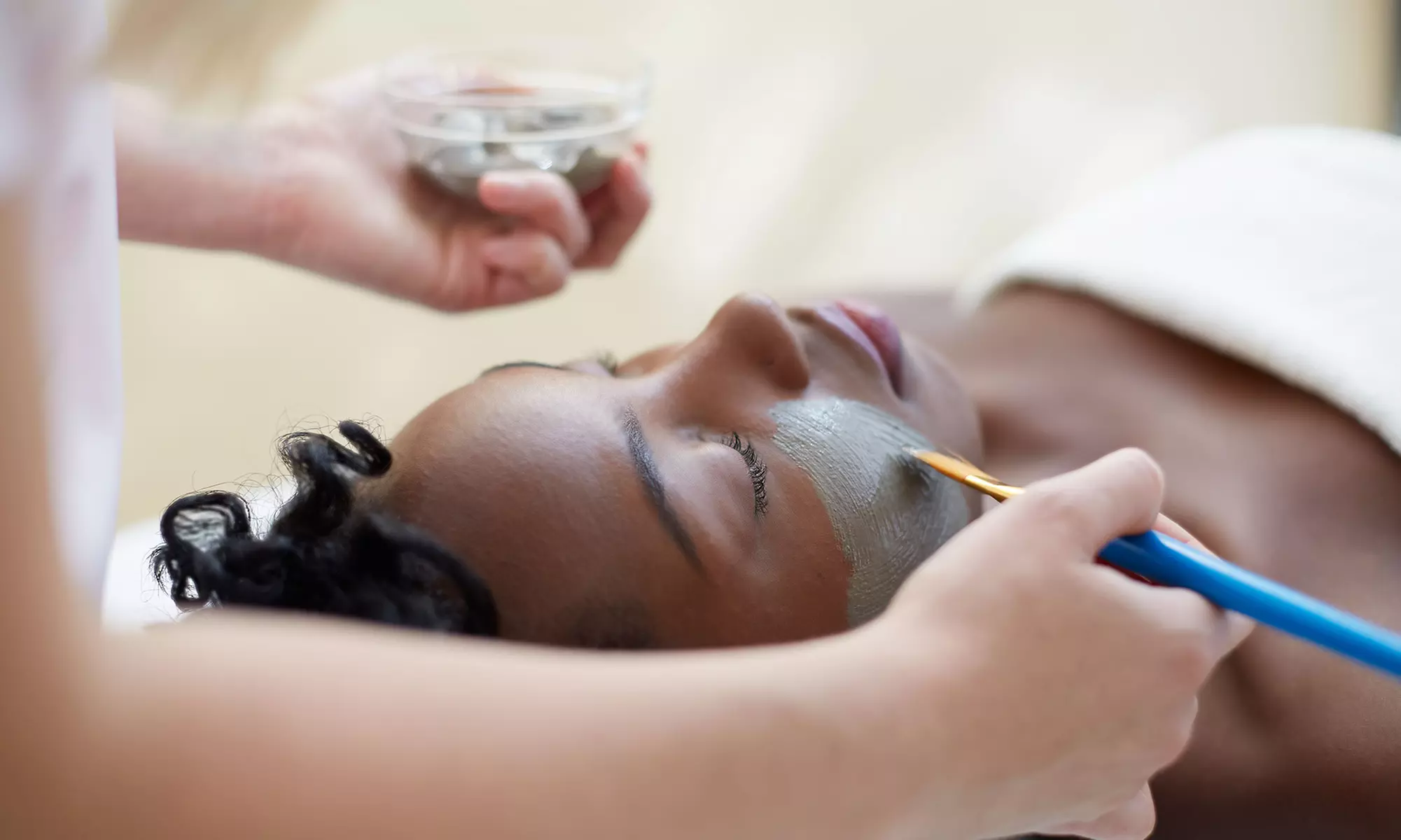 Experience up to 50% off on refreshing facials at HL Serenity Spa with options for one or two sessions - Primary Image