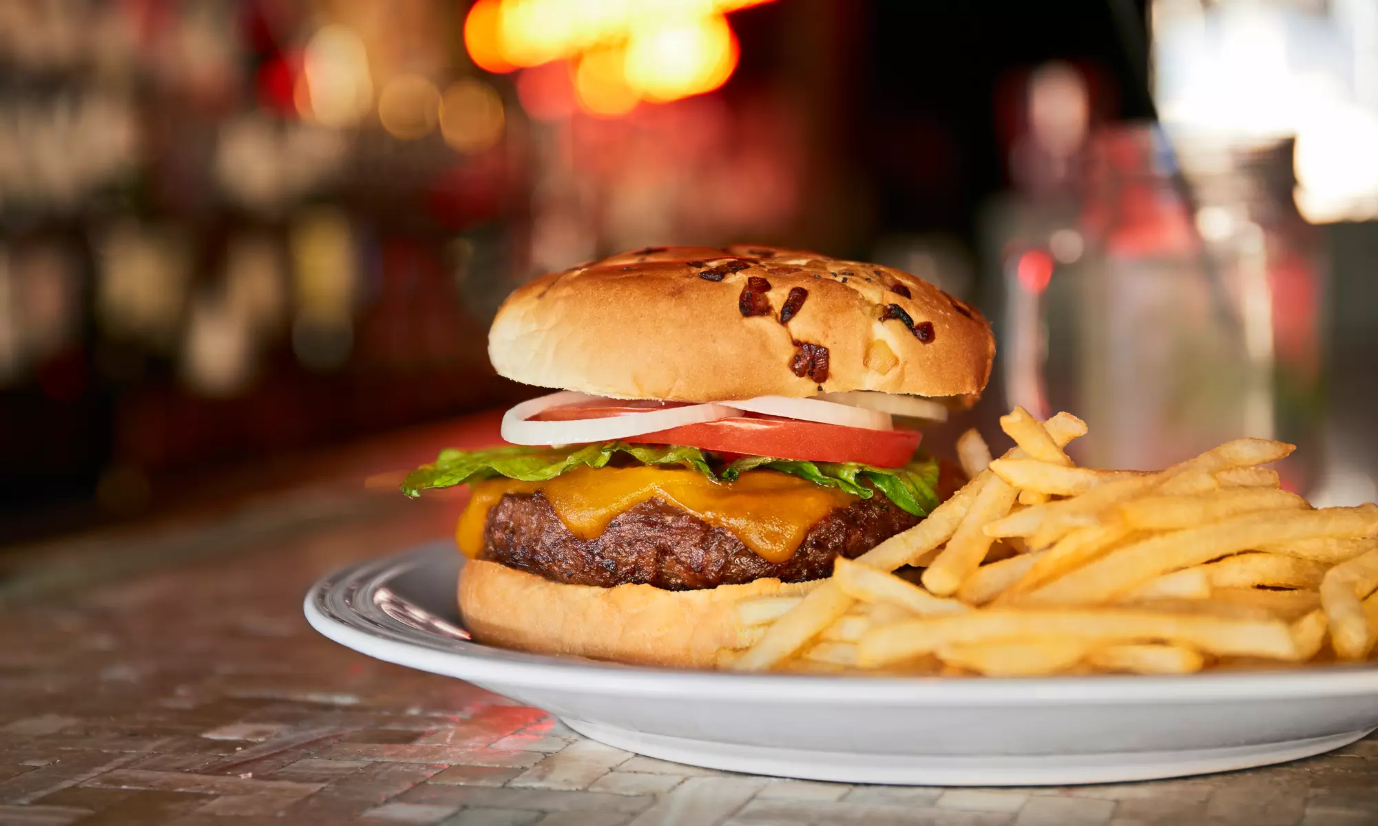 C$17.50 for C$25 Worth of Food at The Manhattan Bar & Grill  - Primary Image