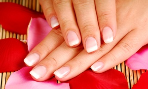 international beauty: Beauté des mains complète avec pose de vernis ou pose de vernis semi-permanent simple à 19,90€ chez International Beauty
