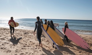 La Wave Surf Co: 3 horas de clases de surf o bodyboard para 1, 2 o 4 desde 19,90 € en La Wave Surf School