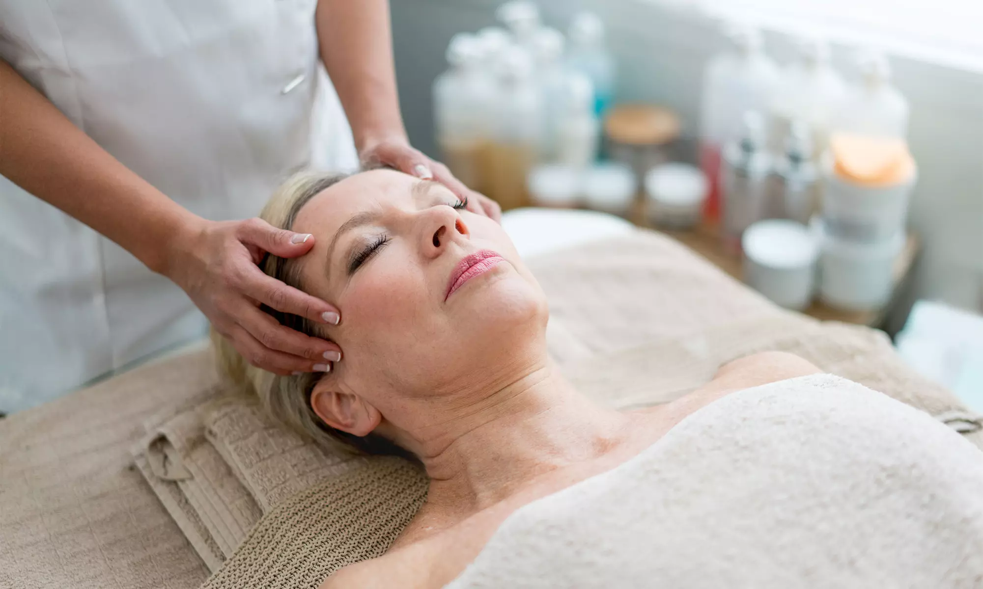 90 Min. Anti-Aging-Gesichtsbehandlung / 40 Min. Fruchtsäure-Behandlung bei Yana Beauty (bis zu 38% sparen) - Primary Image