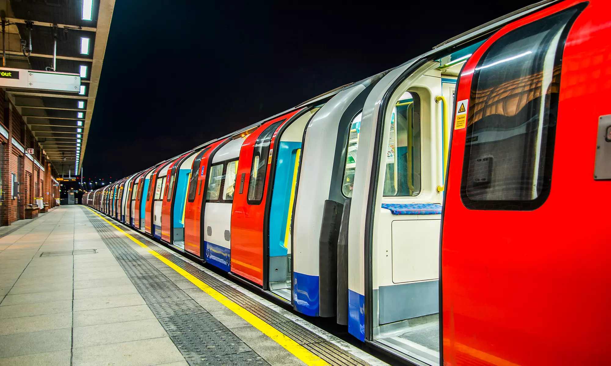 Londen: GoCity Explorer Pass voor 1 tot 4 personen met 3, 5 of 7 activiteiten via Ceetiz - Second Medium