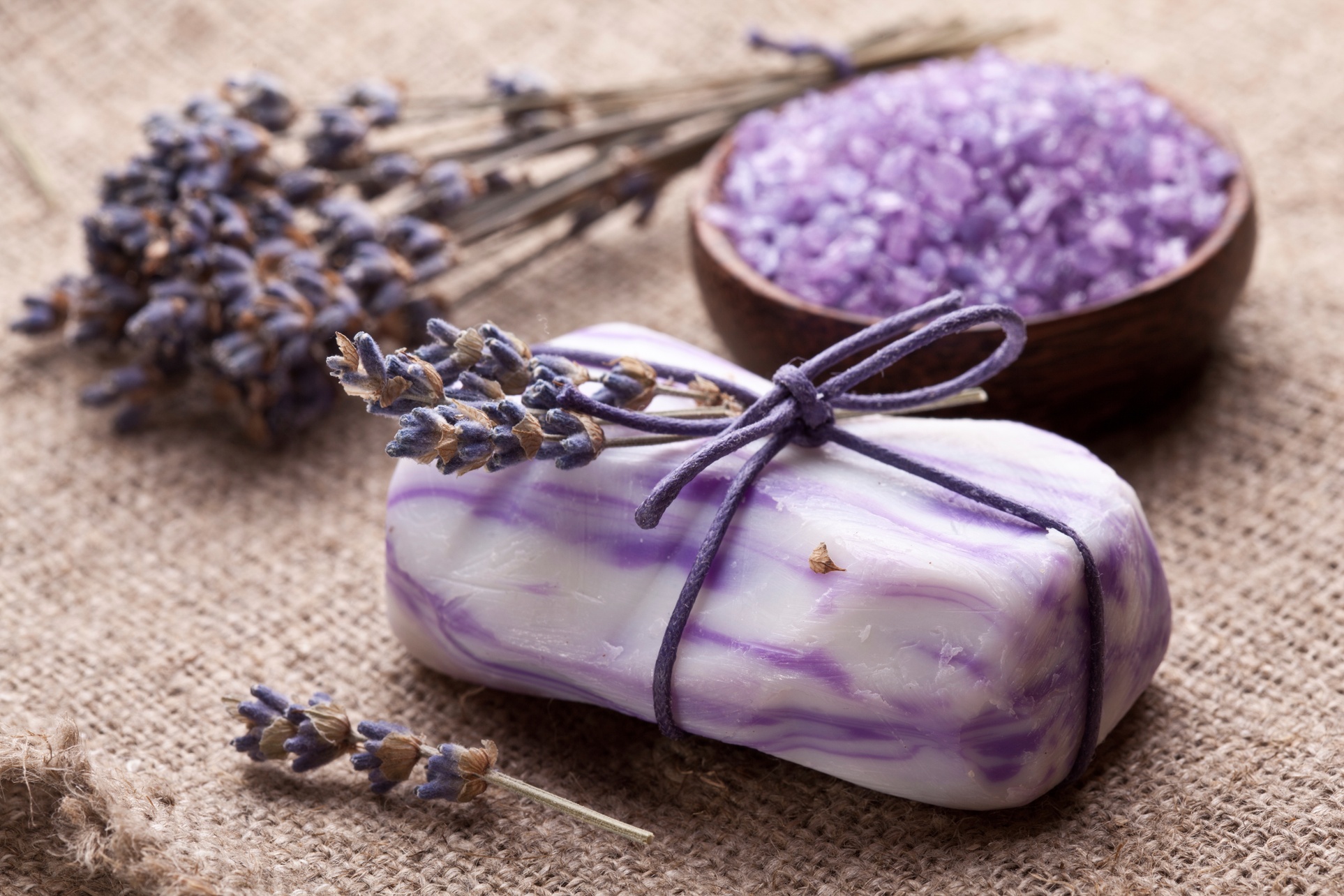 Unwind with 45-Minute Intro Mixology Massage with Aromatherapy