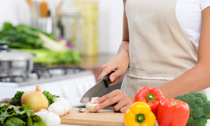 Image 1: Visita nutrizionale con dieta in studio o online