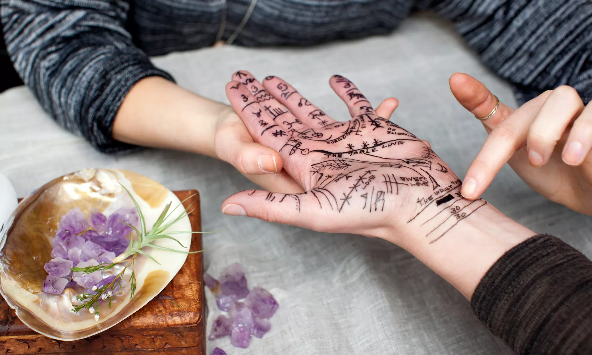 Discover insights at Fashion Square Psychic with readings of 20 or 40 minutes, revealing life's path with up to 51% off - Primary Image