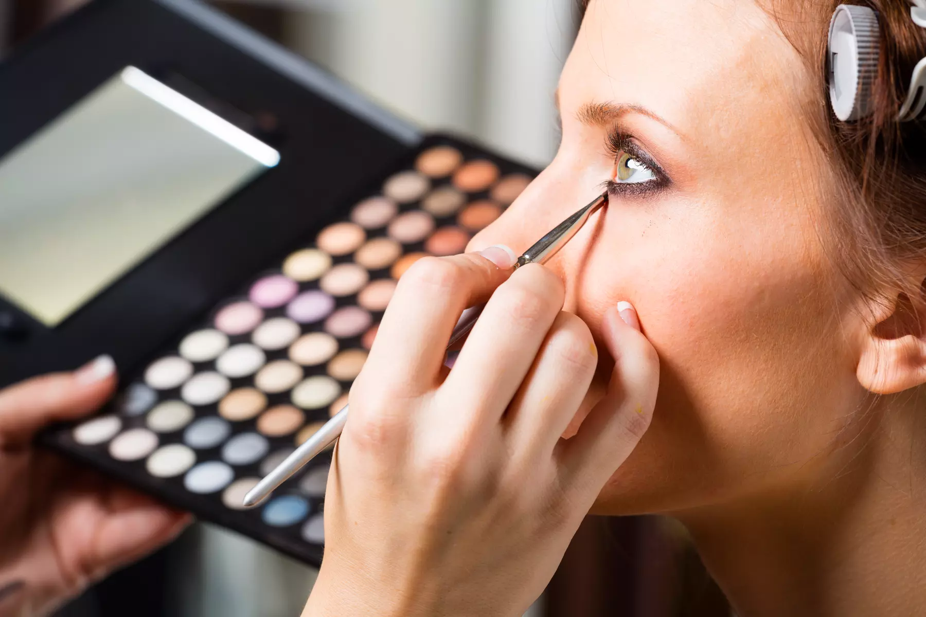 Transform Your Look with Glam and Natural Makeup Options
