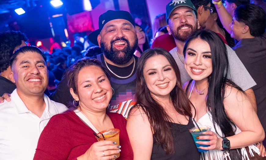 Image 5: Weekend Bar Crawls in Gaslamp District