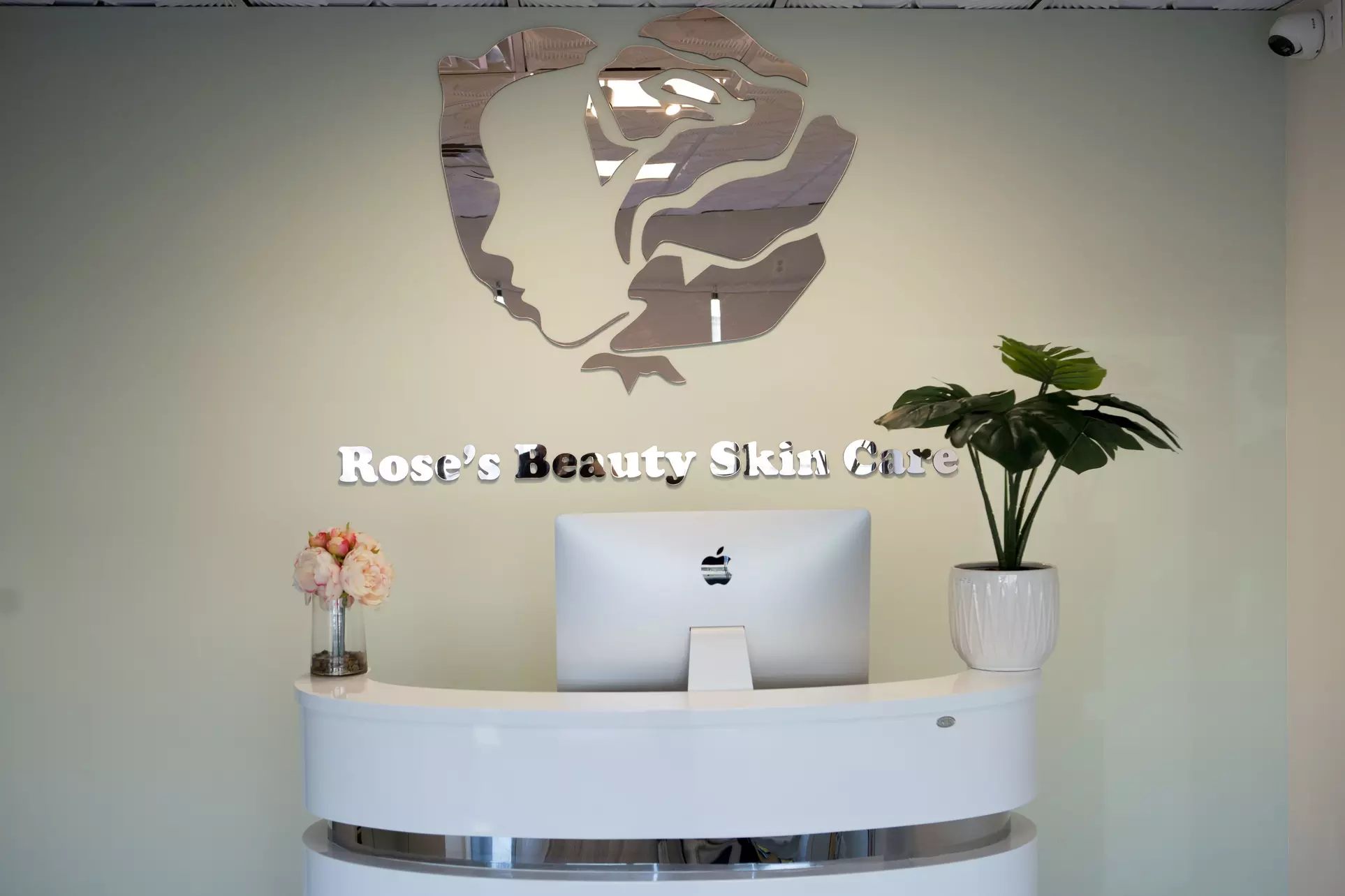 Lash Extensions or 60-Min Aromatherapy Back Massage Experience
