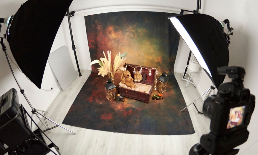 Image 6: Świąteczna sesja zdjęciowa dla dzieci i rodzin w studiu fotograficznym