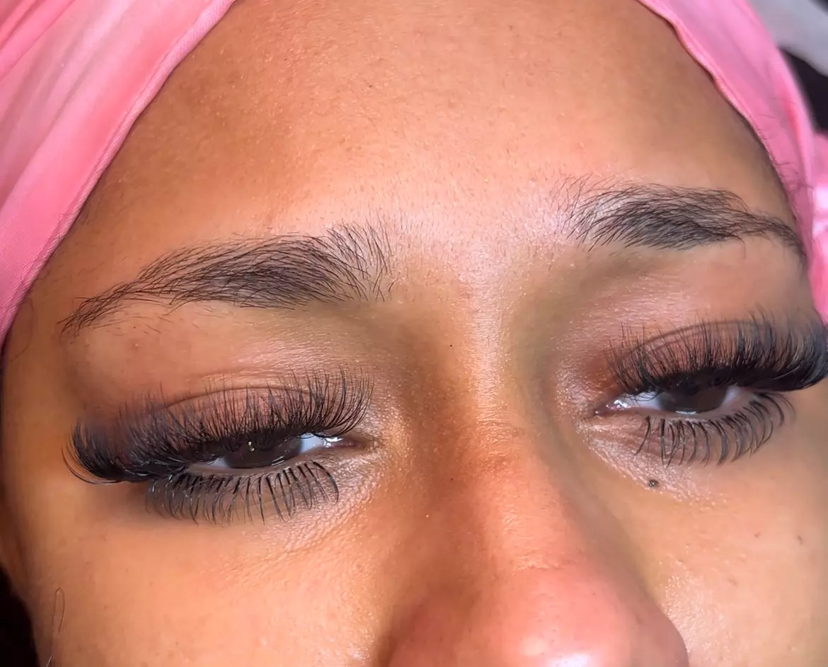 Get Stunning Eyelash Extensions for a Glamorous Look