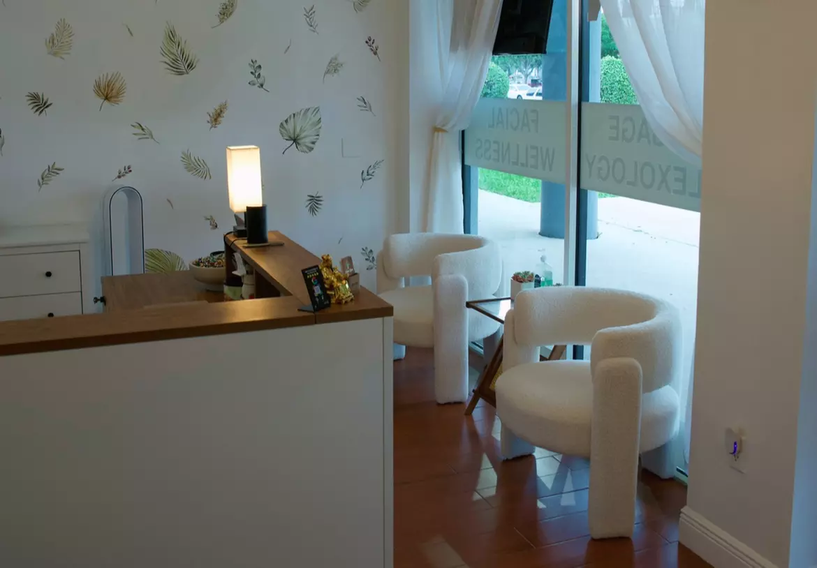 Full Body Deep Tissue Massage with Hot Stone and Essential Oils at Eden Spa Massage