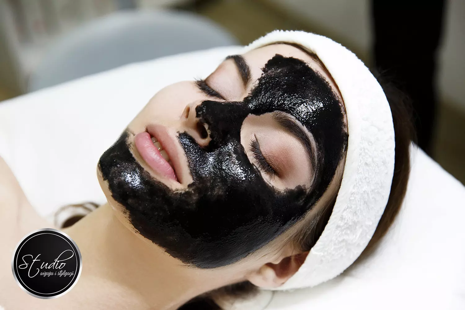 Laserowy peeling węglowy