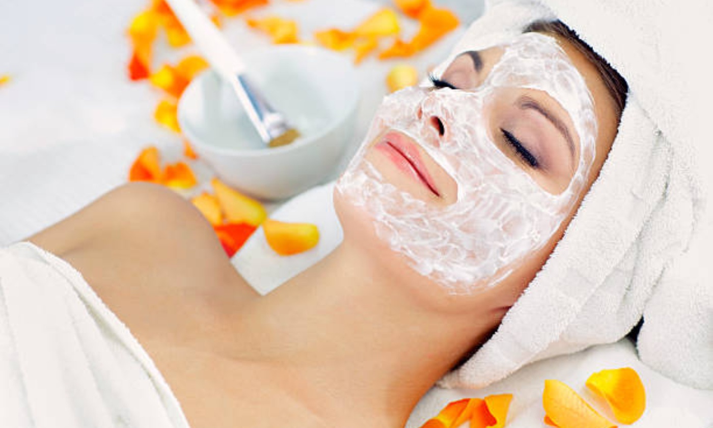 Experience a Deep Cleansing Facial Session